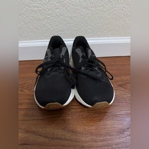 NWOB New Balance Women’s Black Fresh Foam Arishi v4 Sneakers